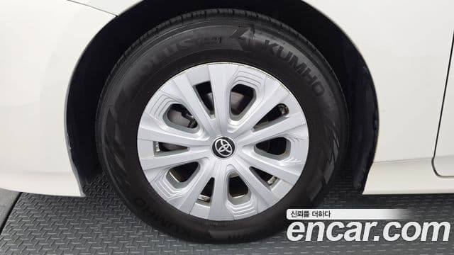 Toyota Prius 2019 — Photo 12/20