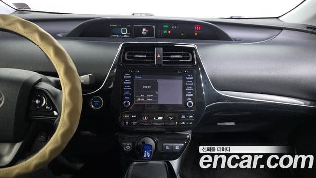Toyota Prius 2019 — Photo 8/20