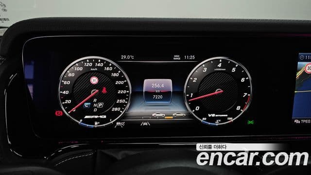 Mercedes-Benz G-Class 2024 — Photo 8/36