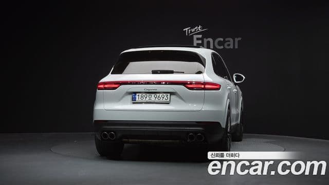 Porsche Cayenne 2023 — Photo 19/30
