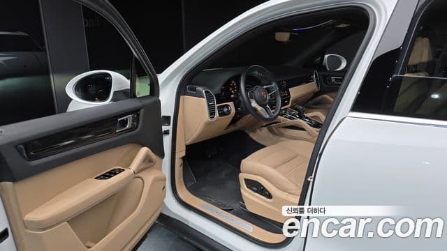 Porsche Cayenne 2023 — Photo 25/30