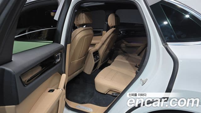 Porsche Cayenne 2023 — Photo 22/30