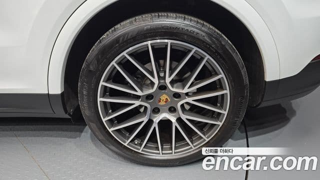 Porsche Cayenne 2023 — Photo 29/30