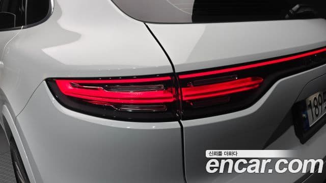 Porsche Cayenne 2023 — Photo 27/30