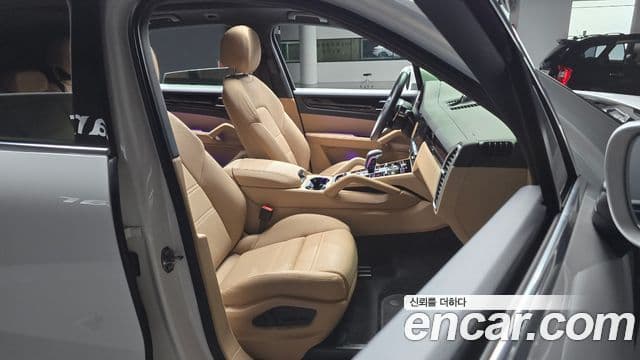 Porsche Cayenne 2023 — Photo 3/30