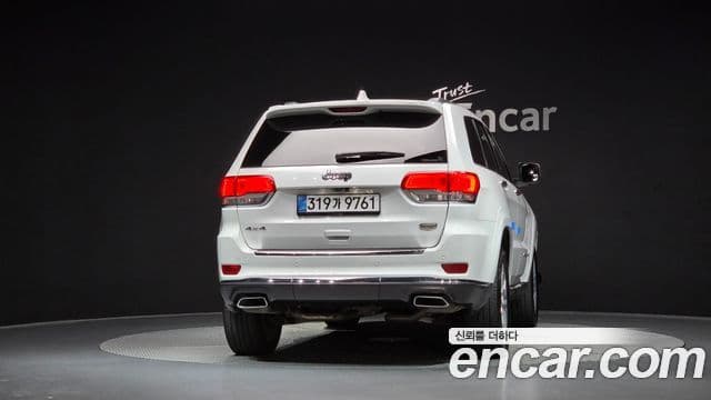 Jeep Grand Cherokee 2020 — ფოტო 20/34