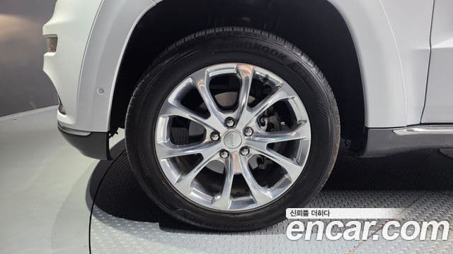 Jeep Grand Cherokee 2020 — ფოტო 23/34