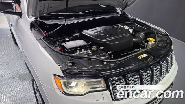 Jeep Grand Cherokee 2020 — ფოტო 27/34