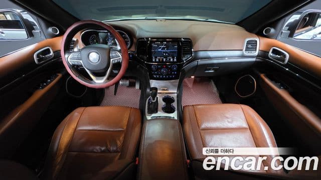 Jeep Grand Cherokee 2020 — ფოტო 24/34