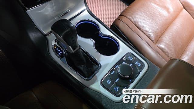 Jeep Grand Cherokee 2020 — ფოტო 14/34