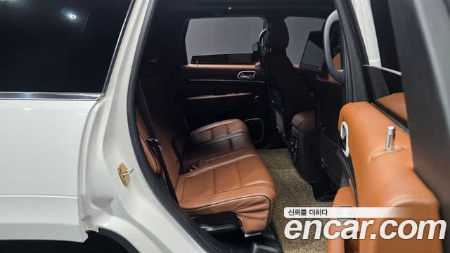 Jeep Grand Cherokee 2020 — ფოტო 9/34