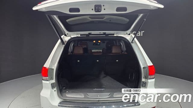Jeep Grand Cherokee 2020 — ფოტო 13/34