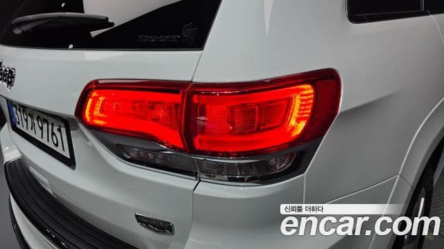 Jeep Grand Cherokee 2020 — ფოტო 18/34