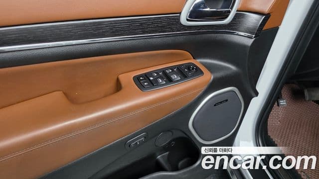 Jeep Grand Cherokee 2020 — ფოტო 3/34