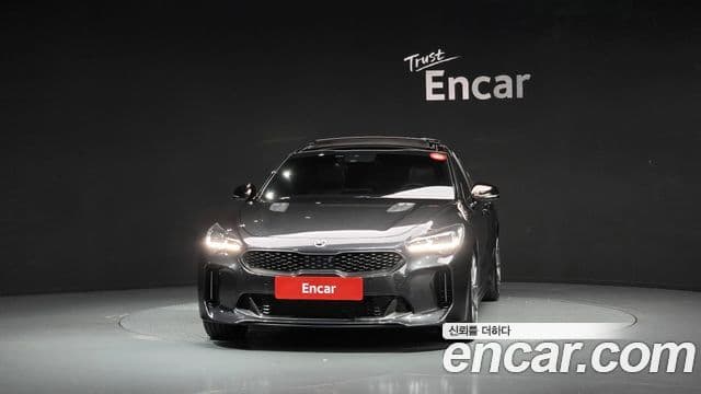 Kia Stinger 2018 — Фото 2/20