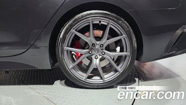 Kia Stinger 2018 — Şəkil 13/34