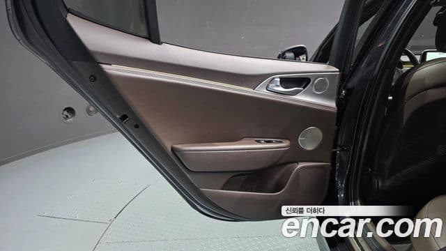 Kia Stinger 2018 — Şəkil 30/34