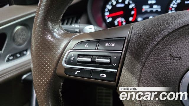 Kia Stinger 2018 — Şəkil 16/34
