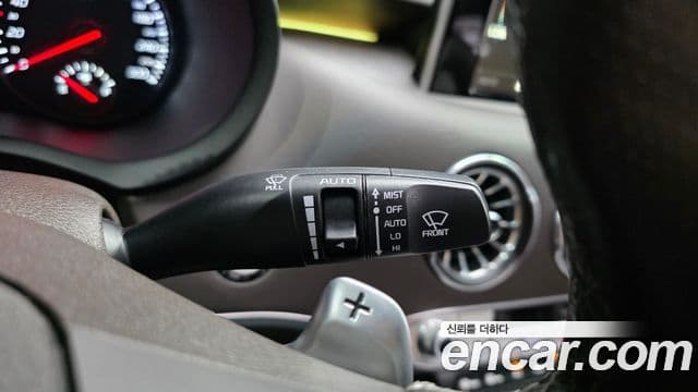 Kia Stinger 2018 — Şəkil 10/34