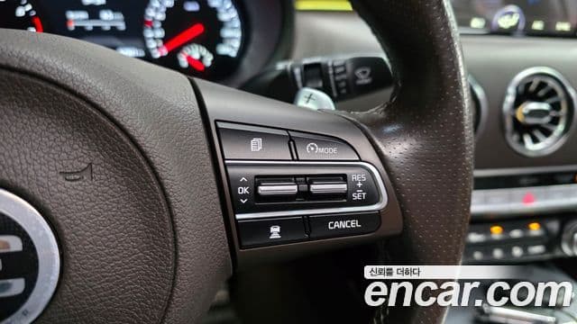 Kia Stinger 2018 — Şəkil 9/34