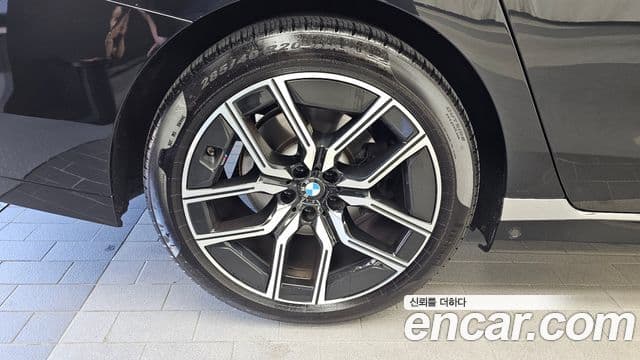 BMW 7 Series 2023 — Photo 18/36