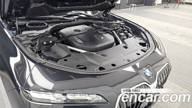 BMW 7 Series 2023 — Photo 24/36