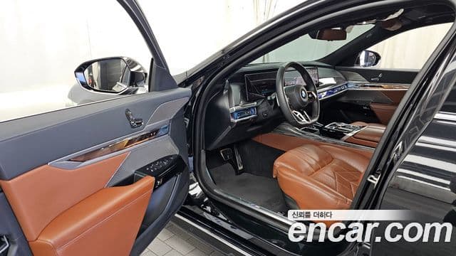 BMW 7 Series 2023 — Photo 14/36