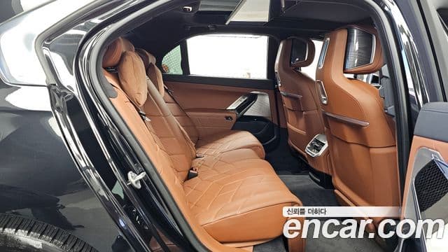 BMW 7 Series 2023 — Photo 15/36