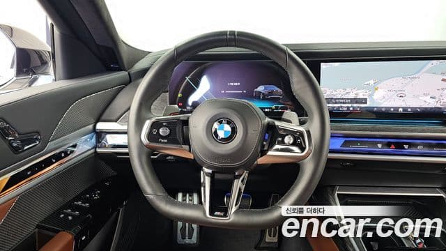 BMW 7 Series 2023 — Photo 28/36
