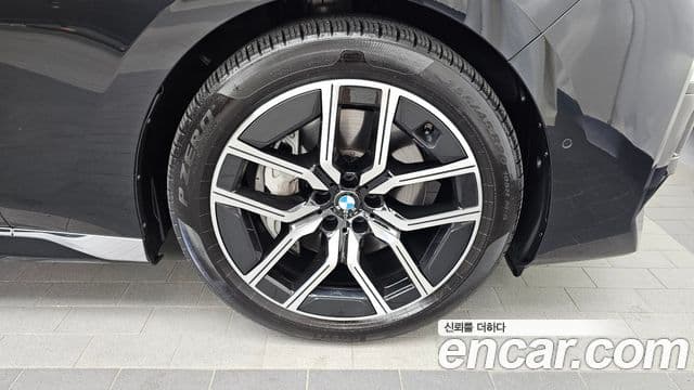 BMW 7 Series 2023 — Photo 34/36