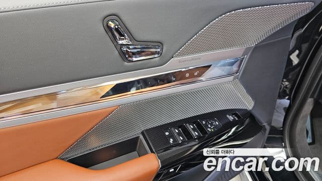 BMW 7 Series 2023 — Photo 17/36