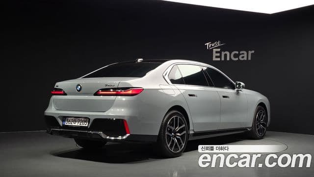BMW 7 Series 2025 — Photo 25/33