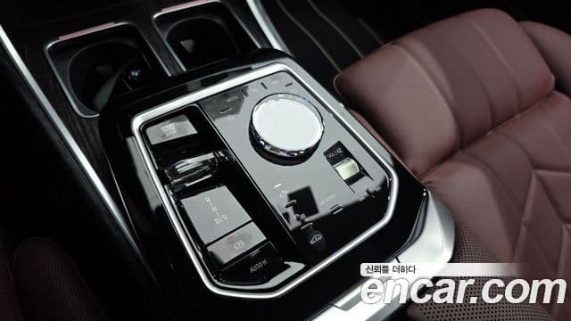 BMW 7 Series 2025 — Photo 26/33