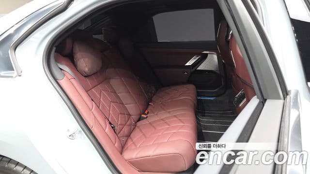 BMW 7 Series 2025 — Photo 2/33