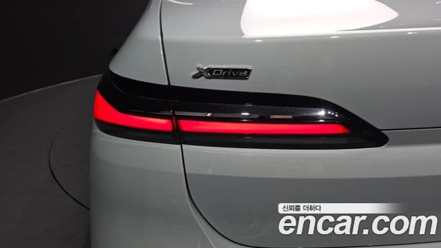 BMW 7 Series 2025 — Photo 24/33