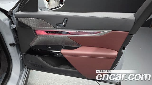 BMW 7 Series 2025 — Photo 30/33