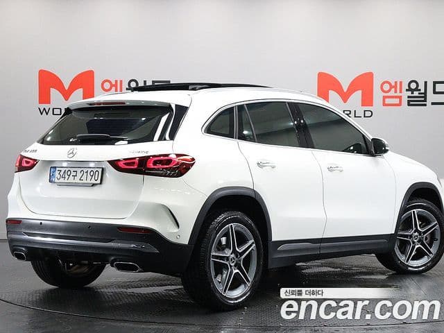 Mercedes-Benz GLA-Class 2023 — Photo 11/20