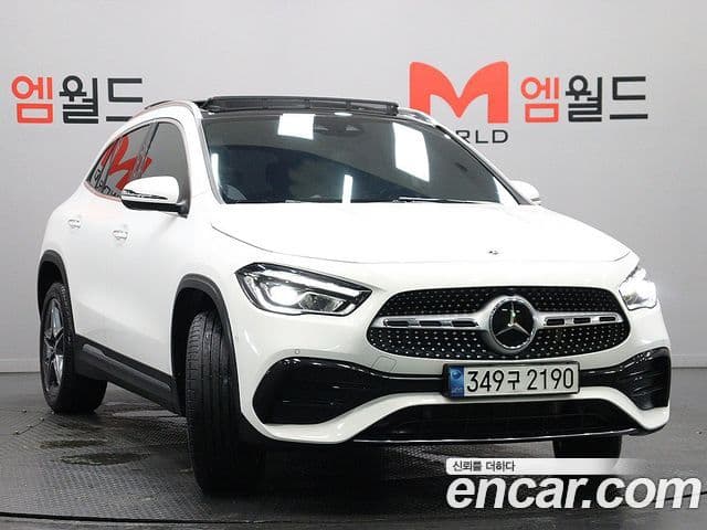 Mercedes-Benz GLA-Class 2023 — Photo 10/20