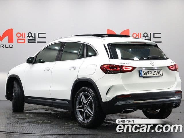 Mercedes-Benz GLA-Class 2023 — Şəkil 12/20