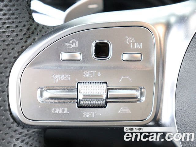 Mercedes-Benz GLA-Class 2023 — Şəkil 17/20