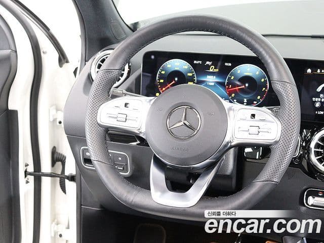 Mercedes-Benz GLA-Class 2023 — Photo 19/20