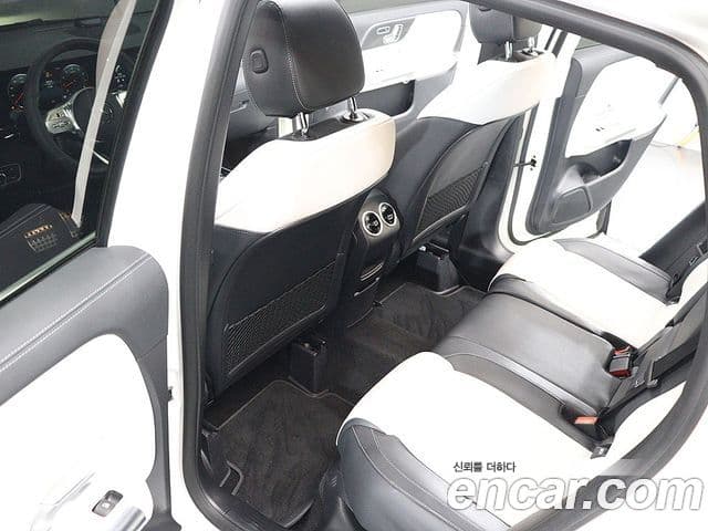 Mercedes-Benz GLA-Class 2023 — Photo 15/20