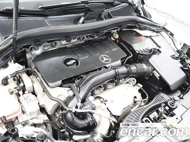 Mercedes-Benz GLA-Class 2023 — Şəkil 7/20