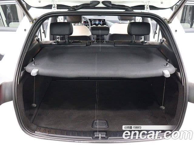 Mercedes-Benz GLA-Class 2023 — Photo 16/20