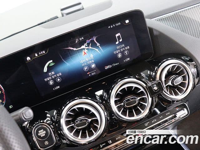 Mercedes-Benz GLA-Class 2023 — Şəkil 20/20