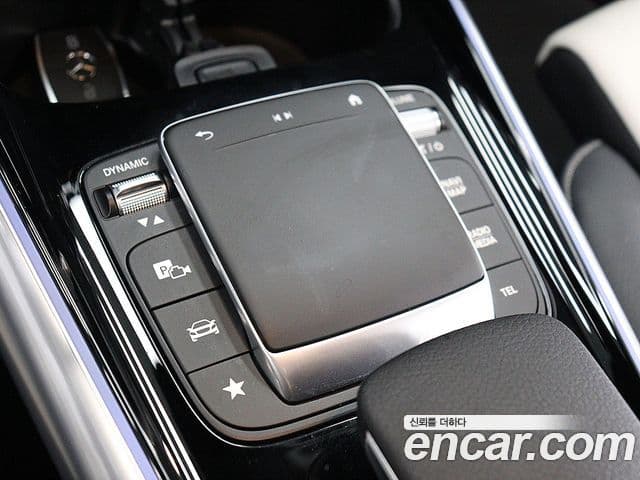 Mercedes-Benz GLA-Class 2023 — Photo 5/20
