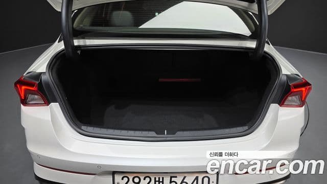 Kia K5 2021 — Şəkil 10/32