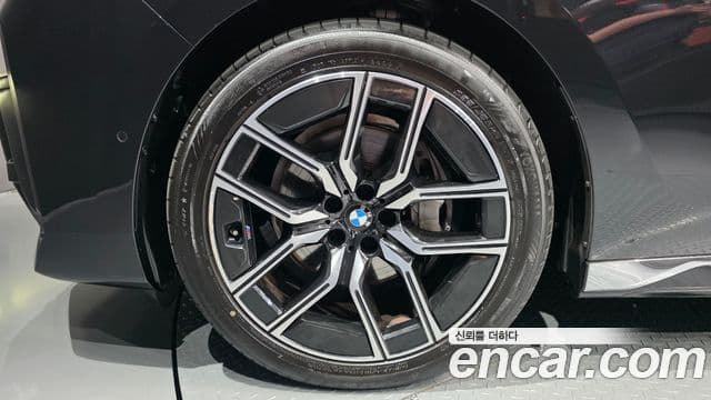 BMW 7 Series 2025 — Photo 31/36