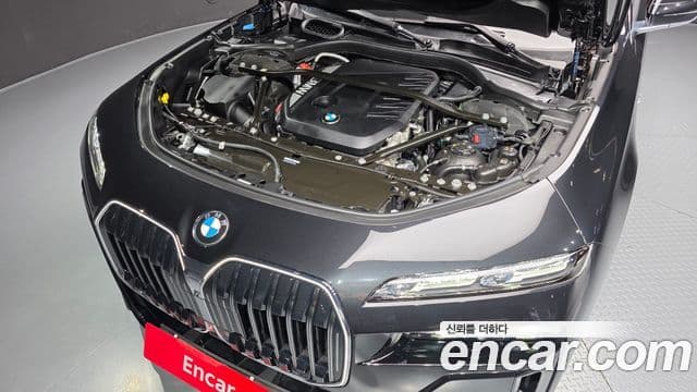 BMW 7 Series 2025 — Photo 29/36