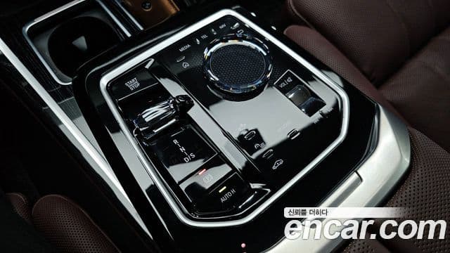 BMW 7 Series 2025 — Photo 14/36